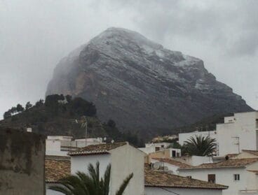 Montgó nevado desde Xàbia