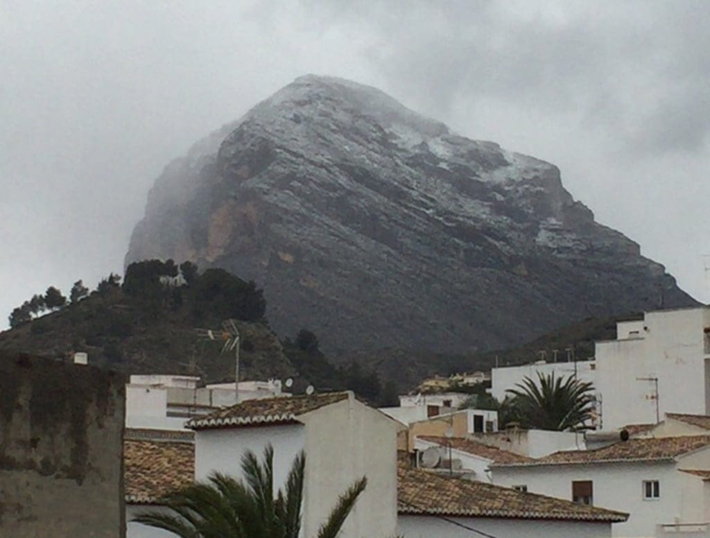 Montgó nevado desde Xàbia
