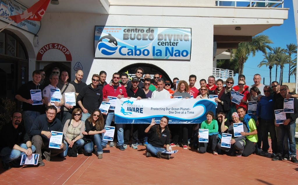 Participantes en la limpieza de fondos