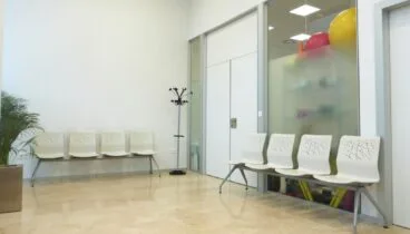 Zonas comunes del hospital San Carlos en Dénia