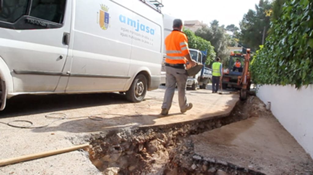 Operarios de Amjasa trabajando