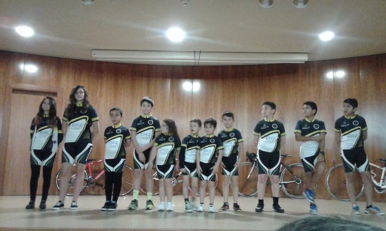 Componentes de la escuela del Club Ciclismo Jávea