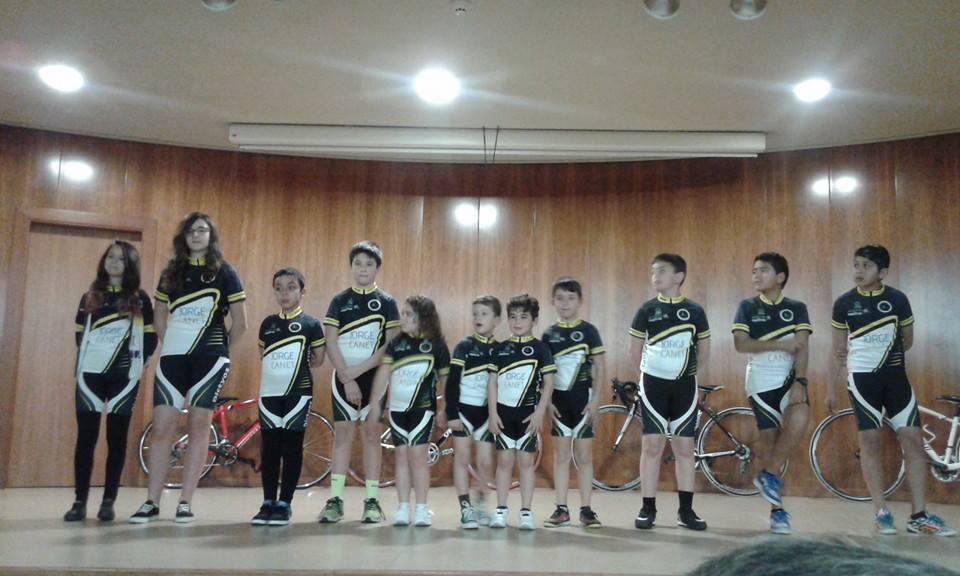 Componentes de la escuela del Club Ciclismo Jávea