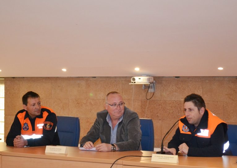 Juan Ortola con miembros de Protección Civil en Xàbia