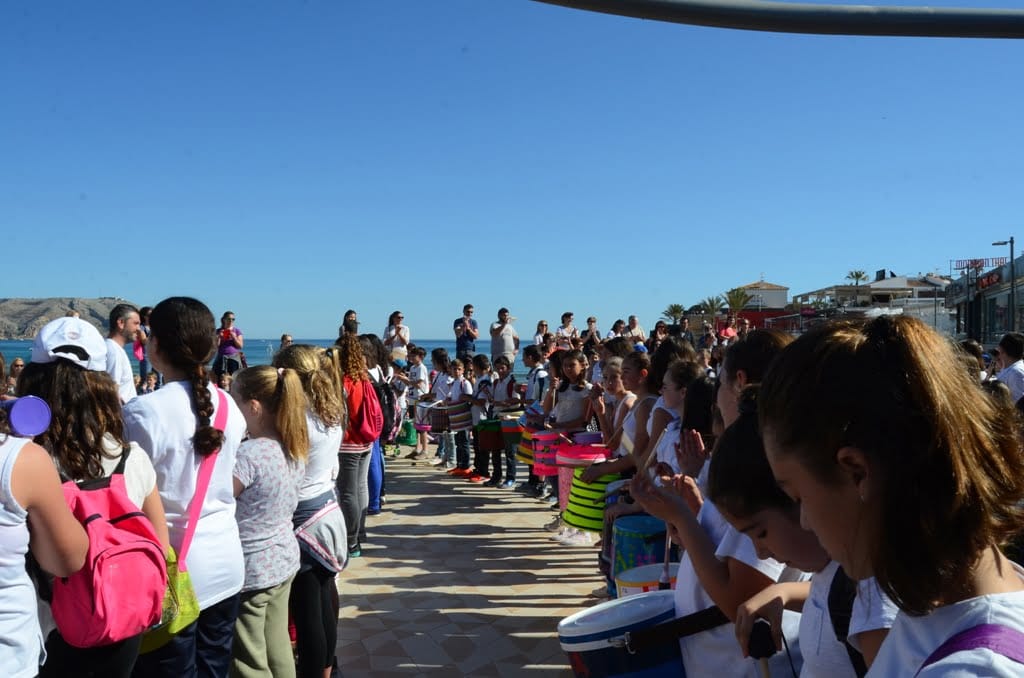 Los niños tocando en la batukada