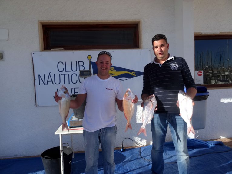 Participantes  del concurso de pesca del Club Náutico Jávea