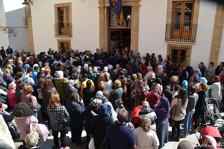 minuto de silencio frente al Ayuntamiento