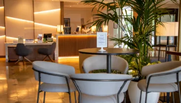 Recibe una cálida bienvenida en la recepción de Hotel Dénia Marriott La Sella Golf Resort & Spa