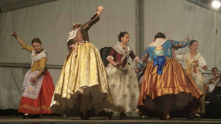 Actuación del Grup de Danses El Portixol de Xàbia