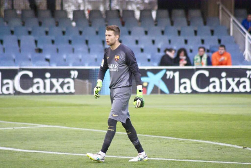 Adrián Ortolá con la camiseta del Barcelona B
