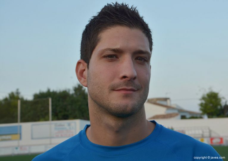 Dani Vaello autor del segundo gol del Jávea en Massanassa