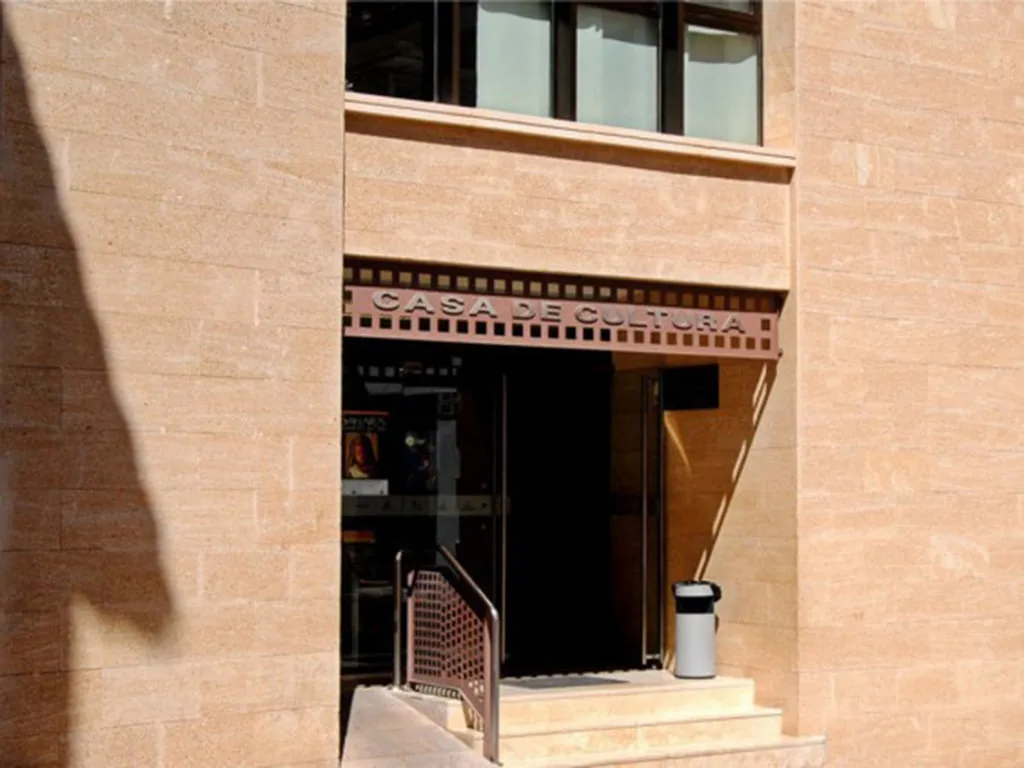 Fachada de la Casa de Cultura de Jávea