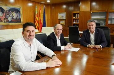 Firma del convenio con el Club Náutico Jávea
