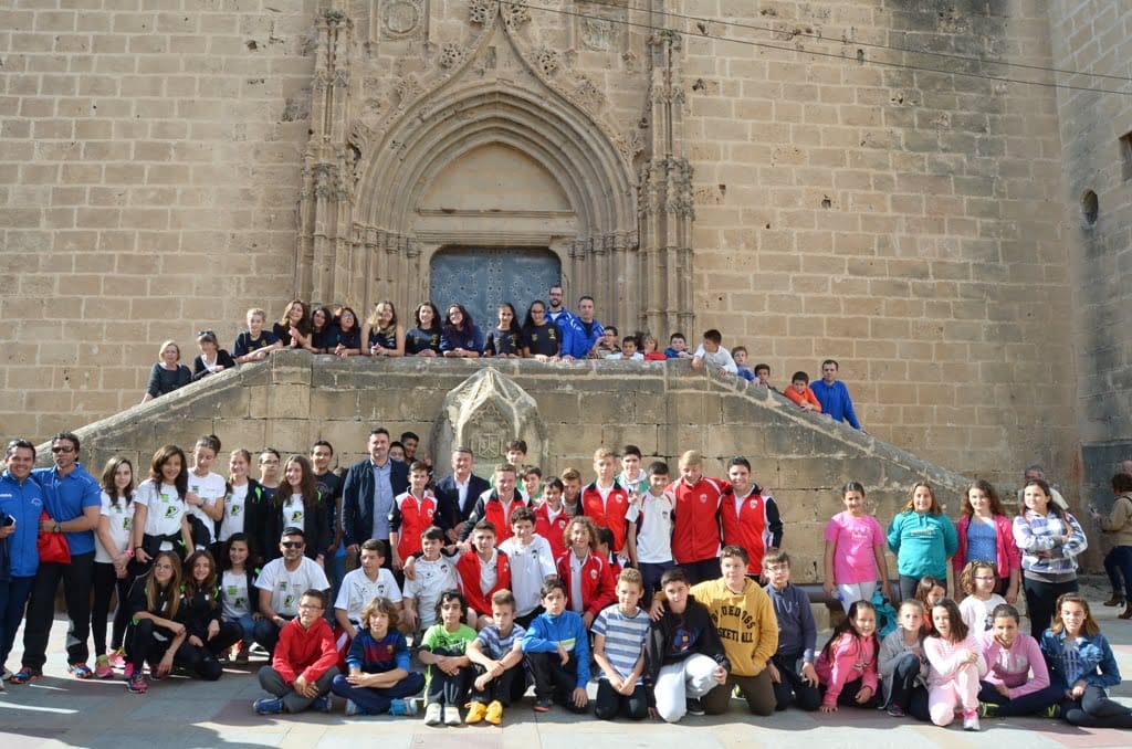 Grupo de deportista que acompañaron a la antorcha hasta el ayuntamiento de Jávea
