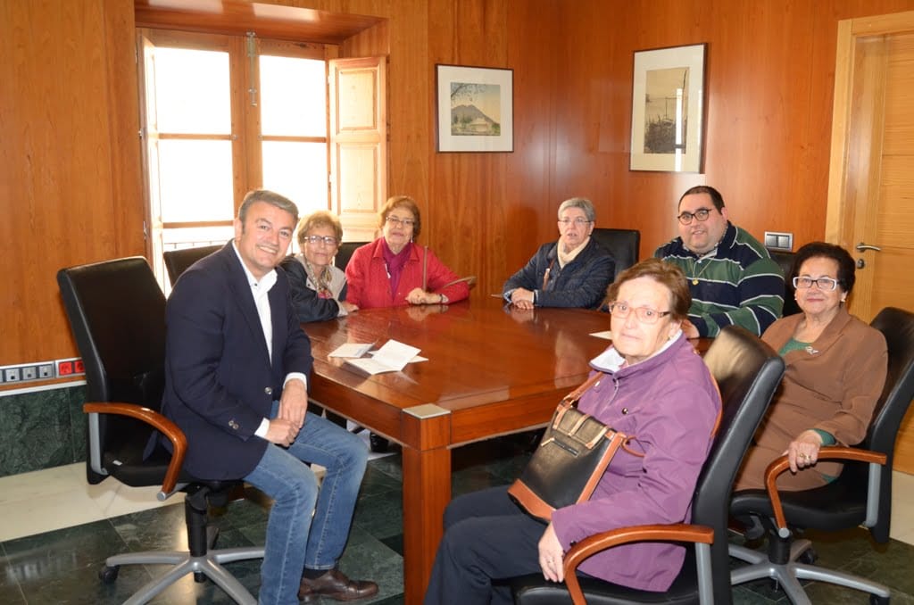 José Chulvi con miembros de la Asociación San Francisco