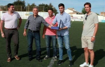 Antonio Sivera recogió una placa del Jávea