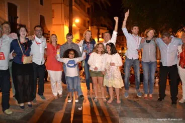 Chulvi rodeado de los 13 nuevos concejales