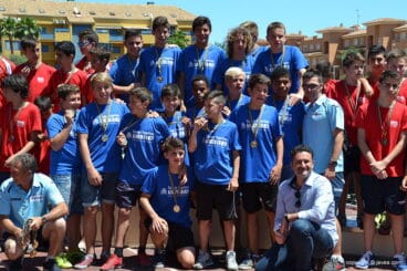 Equipo Fútbol Jävea en el podium