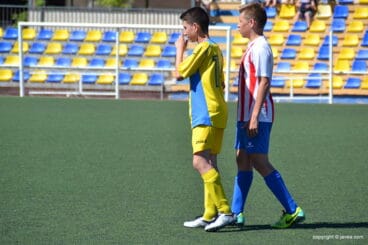 Estrechos marcajes en el Dénia-Jávea de Fútbol