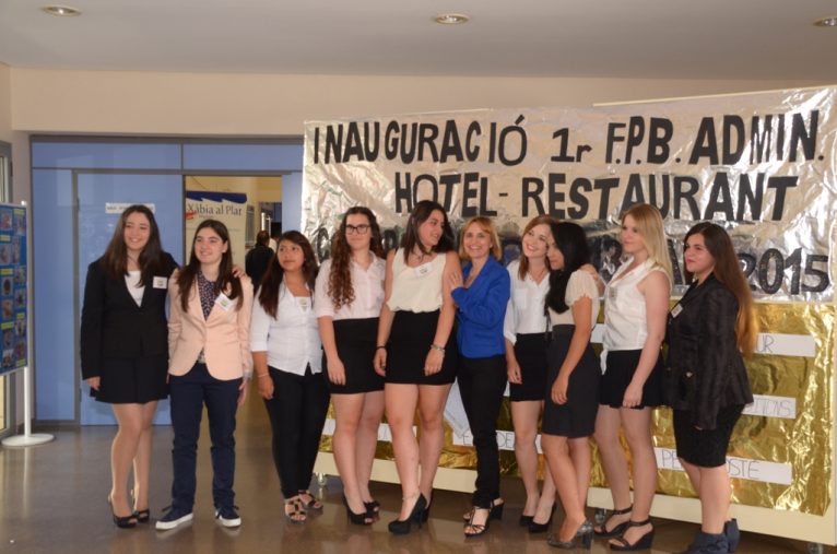 Grupo de alumnas del IES Nº 1 de Jávea del proyecto Coopsantjoan