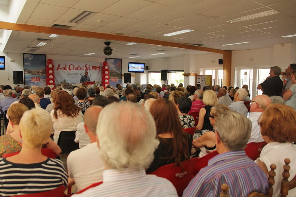 José Chulvi en el miting del Centro Social