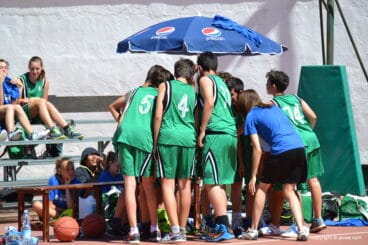 Piña de los chavales del Jávea Básket