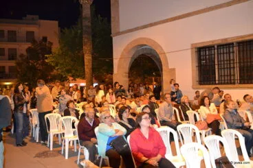 Público en el cierre de Compromís