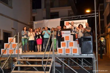 Vicent  Colomer con los miembros de su candidatura