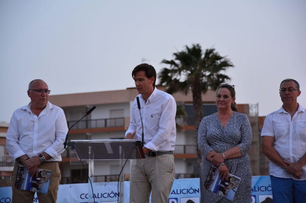 Óscar Antón en el mitin del Arenal