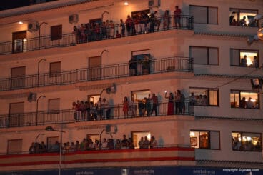 Balcones llenos de gente