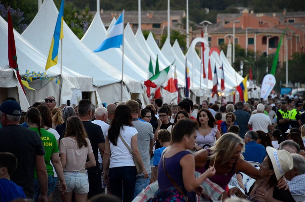 Buena afluencia de visitantes en el Festival