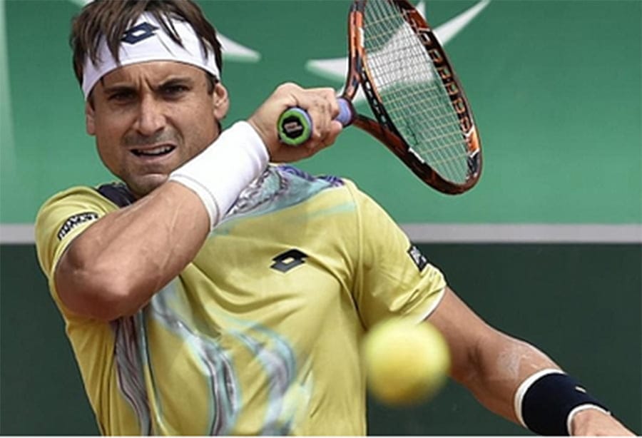 David Ferrer jugando un golpe de derecha
