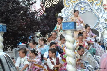 Desfile de carrozas reina infantil