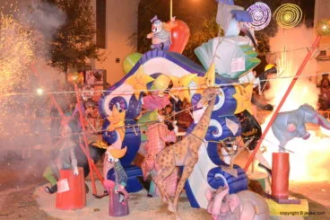 Encendido de la foguera infantil