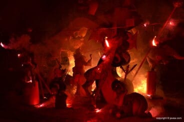 Foguera comenzando a arder