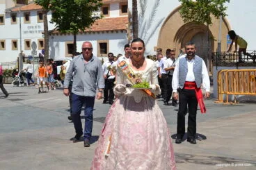 La reina de Fogueres en la plaza del Convent