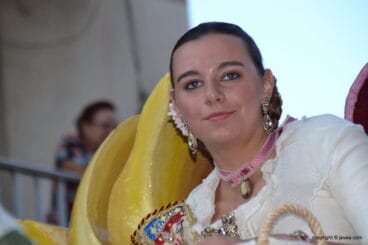 Lucía Catalá en su carroza