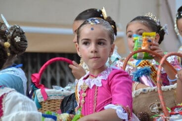Niña comisión infantil fogueres