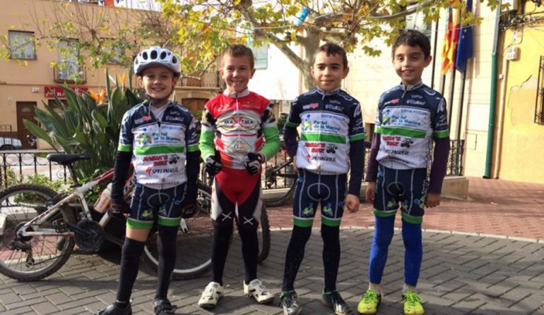 Niños de la Escuela ciclista del Portal de la Marina-Xàbiá s Bike