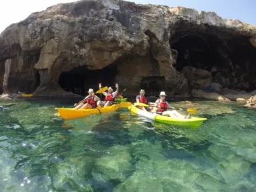 Practicar kayak de mar Dénia – Aventura Pata Negra