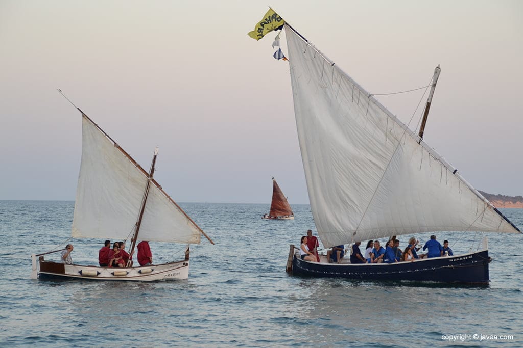 Barcos de época con tropas moras