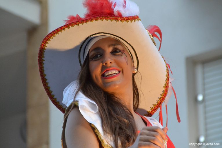 Beatriz Díaz feliz durante el desfile