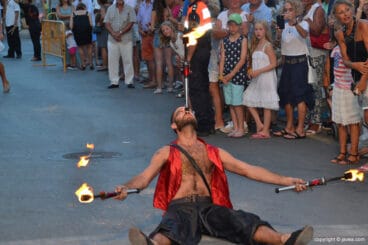 Boato Abanderada mora equilibrista en el suelo