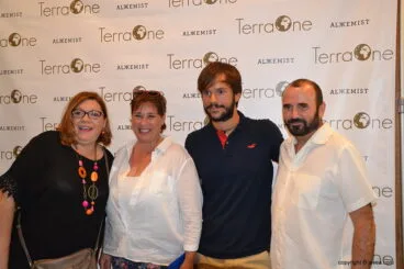 Clientes en el photocall de TerraOne
