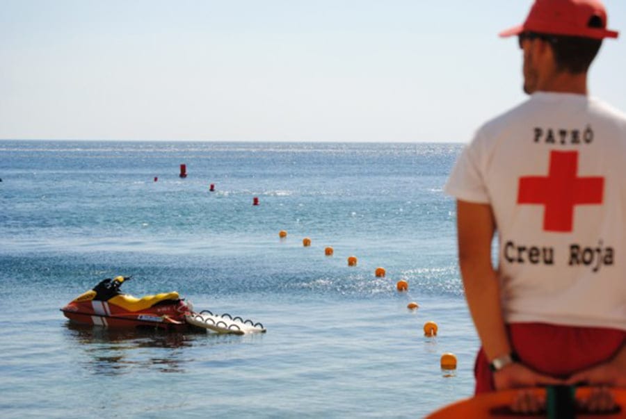 Efectivos de Cruz Roja en Jávea