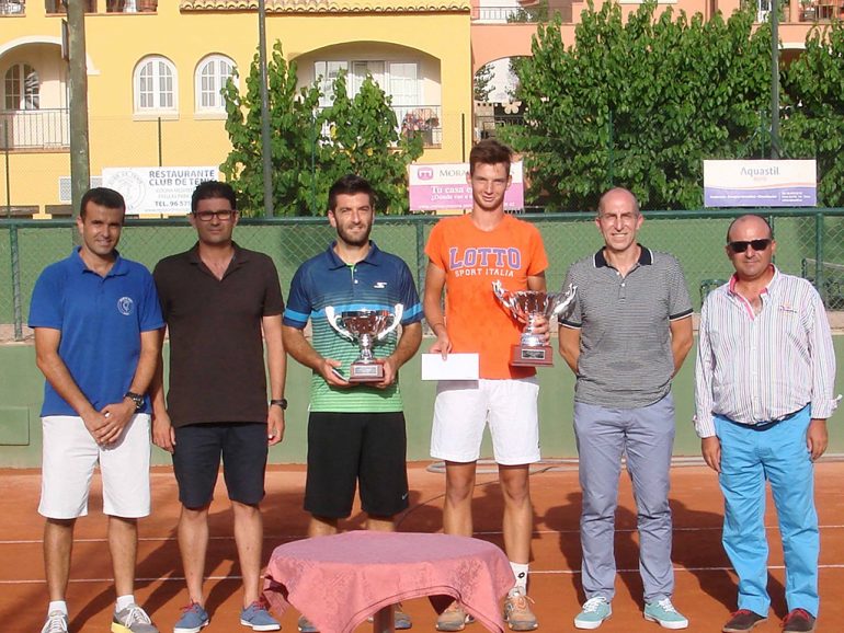 Entrega de trofeos del Open Absoluto de Tenis jugado en Jávea