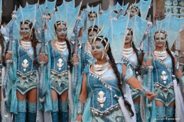 Filà Trabuquers cabo dirigiendo escuadra mujeres