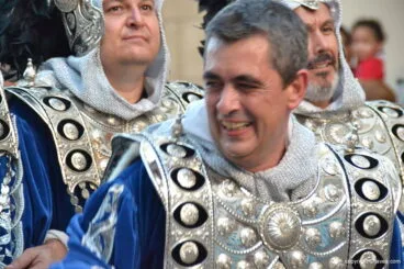 Filà Trabuquers cabo sonriente escuadra hombres