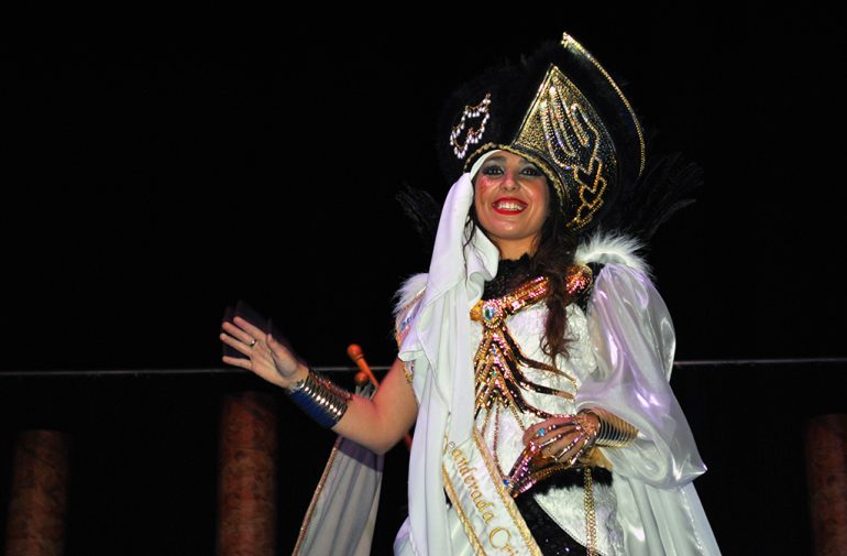 La Abanderada Cristiana, Beatriz Díaz Denia lució sus galas piratas