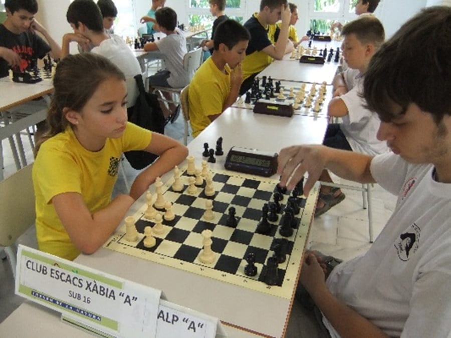 Rebeca Jiménez ante el tablero